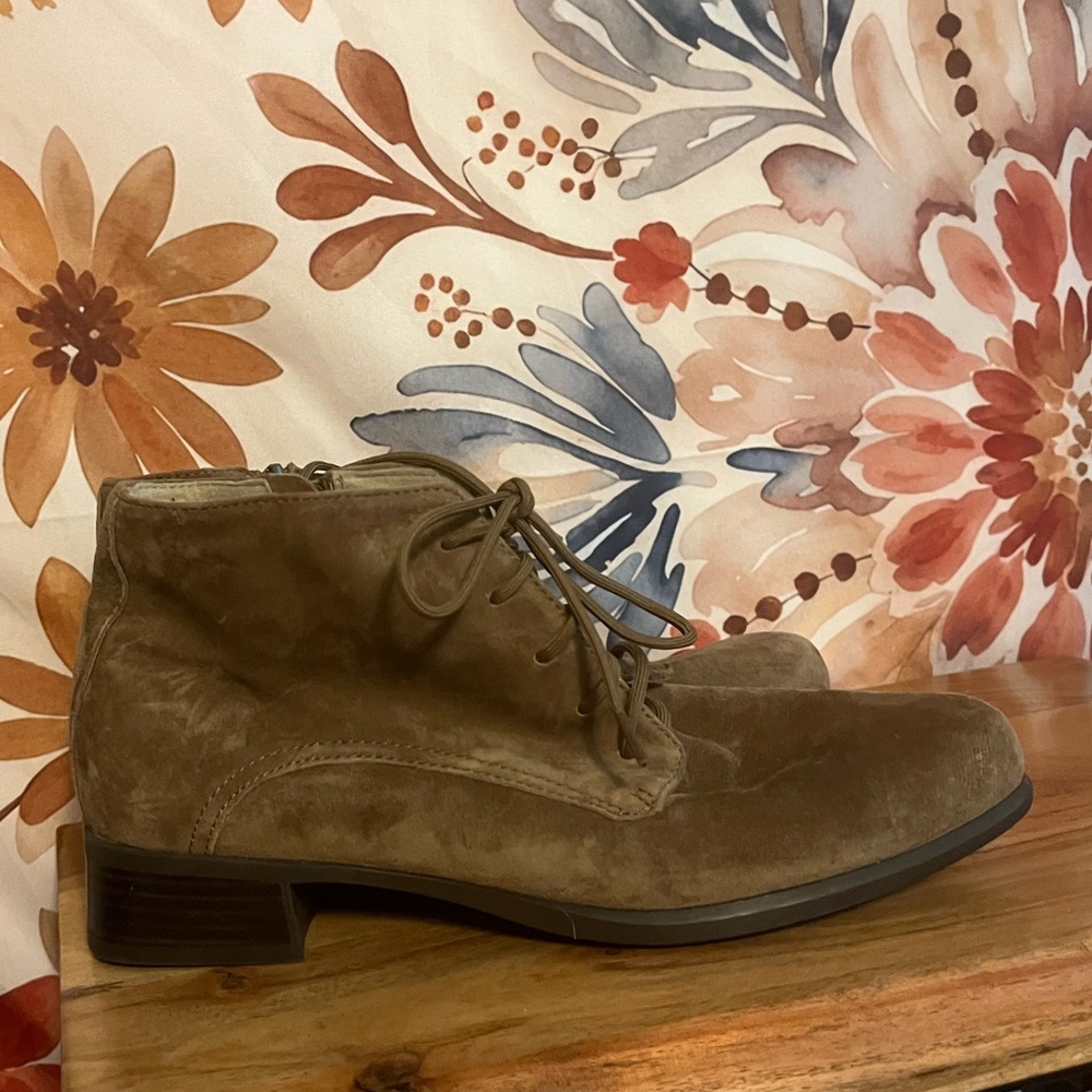 Munro Womens 8M Dark Brown Antonia Comfort Lace Up Faux Suede Fall Booties
